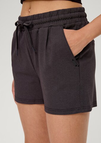 QS Regular Shorts in Grau