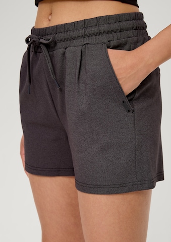 QS Regular Shorts in Grau