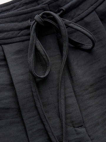 Loosefit Pantalon à pince Next en noir