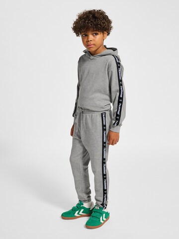 Effilé Pantalon de sport Hummel en gris