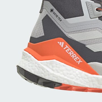 ADIDAS TERREX - Botas 'Free Hiker 2.0' en gris