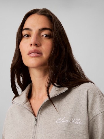 Calvin Klein Sweatshirt in Grey