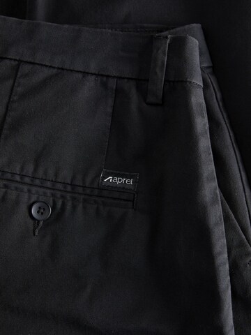 aprel Regular Chino Pants in Black