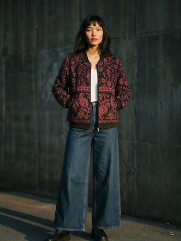 Shop Karey - Chaqueta de invierno 'KAMAL' en rojo