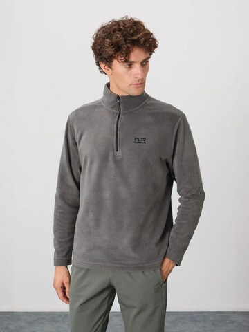 Tommy Life Sweater in Grey