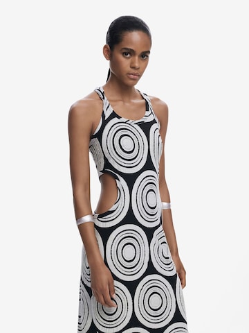 Rochie de la Desigual pe negru