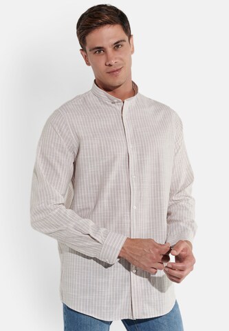 Coupe regular Chemise Steffen Klein en beige : devant