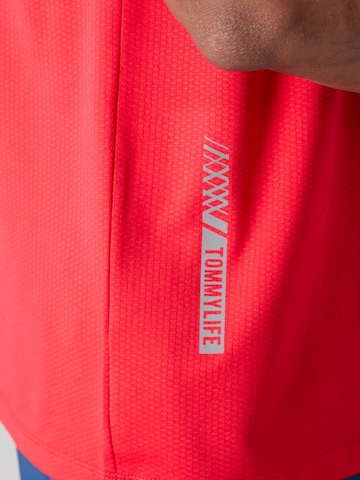 T-Shirt fonctionnel Tommy Life en rouge