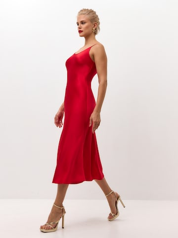 Serena Silueta Dress 'Midi satin slip dress 'Majestic'' in Red