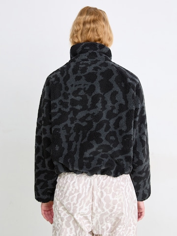 Nike Sportswear Fleecetakki värissä musta