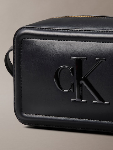 Calvin Klein Чанта с презрамки в черно