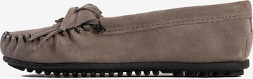 Mocassin 'Kilty' Minnetonka en gris : devant