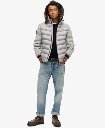 Superdry Tussenjas in Grijs: voorkant