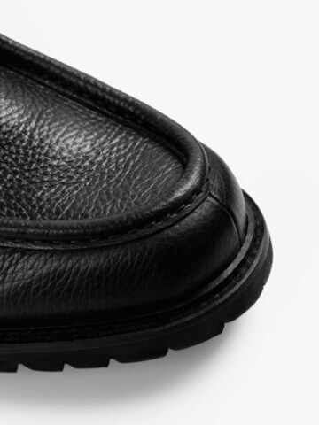 Chaussure à lacets 'Cameron' Scalpers en noir