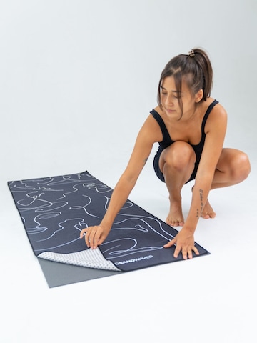 woodsandwaves Mat 'Zen Lines' in Zwart