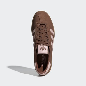 ADIDAS ORIGINALS Trampki niskie 'BERMUDA' w kolorze brązowy