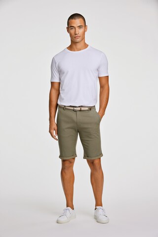 Lindbergh Regular Shorts 'Superflex' in Grün