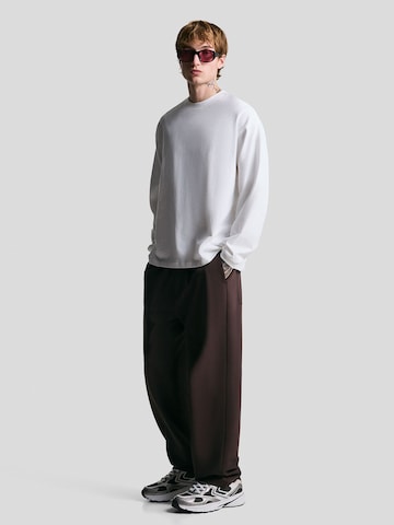 Bershka Loose fit Trousers in Brown