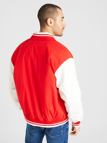 Tommy Jeans - Chaqueta de entretiempo en rojo