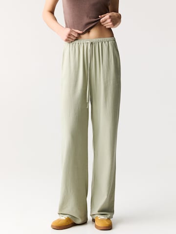 Loosefit Pantaloni di Pull&Bear in verde: frontale