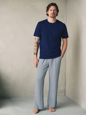 Next - Pijama largo en azul: frente