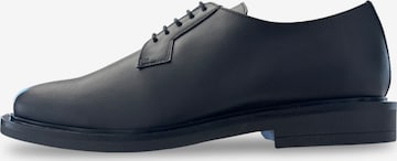 nae Vegan Shoes Nauhakengät 'Oto' värissä musta: etupuoli