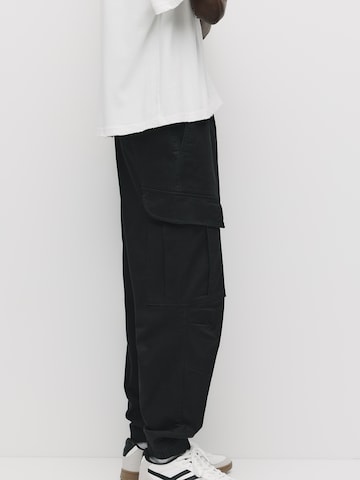Pull&Bear Zúžený Kapsáče – černá