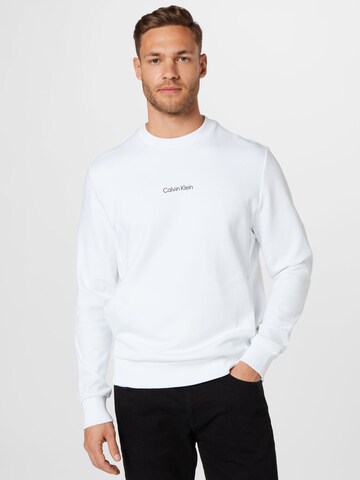 Calvin Klein Regular Sweatshirt in Weiß: predná strana