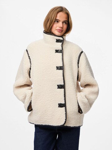 Veste mi-saison 'PCAugusta' PIECES en blanc : devant