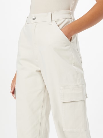 Regular Pantaloni cu buzunare 'UHR' de la HOLLISTER pe alb