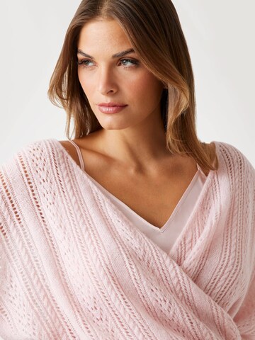 GUESS Sweater in Pink