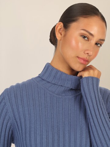 APART Knitted dress in Blue