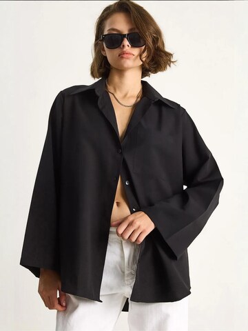 Camicia da donna di Bianco Lucci in nero