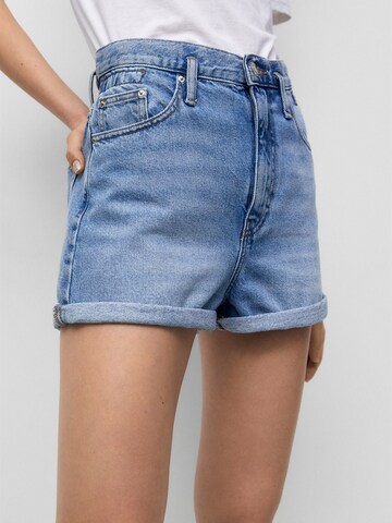 Pull&Bear Regular Shorts in Blau