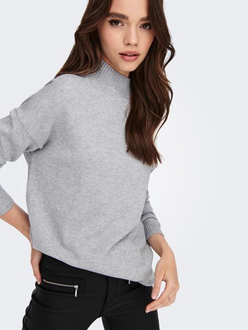 ONLY Пуловер 'Lesly' в сиво