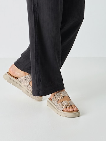 Tamaris Mule in Beige: front