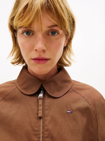 Tommy Jeans Tussenjas in Bruin