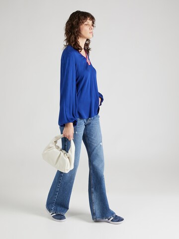 Emily Van Den Bergh - Blusa en azul