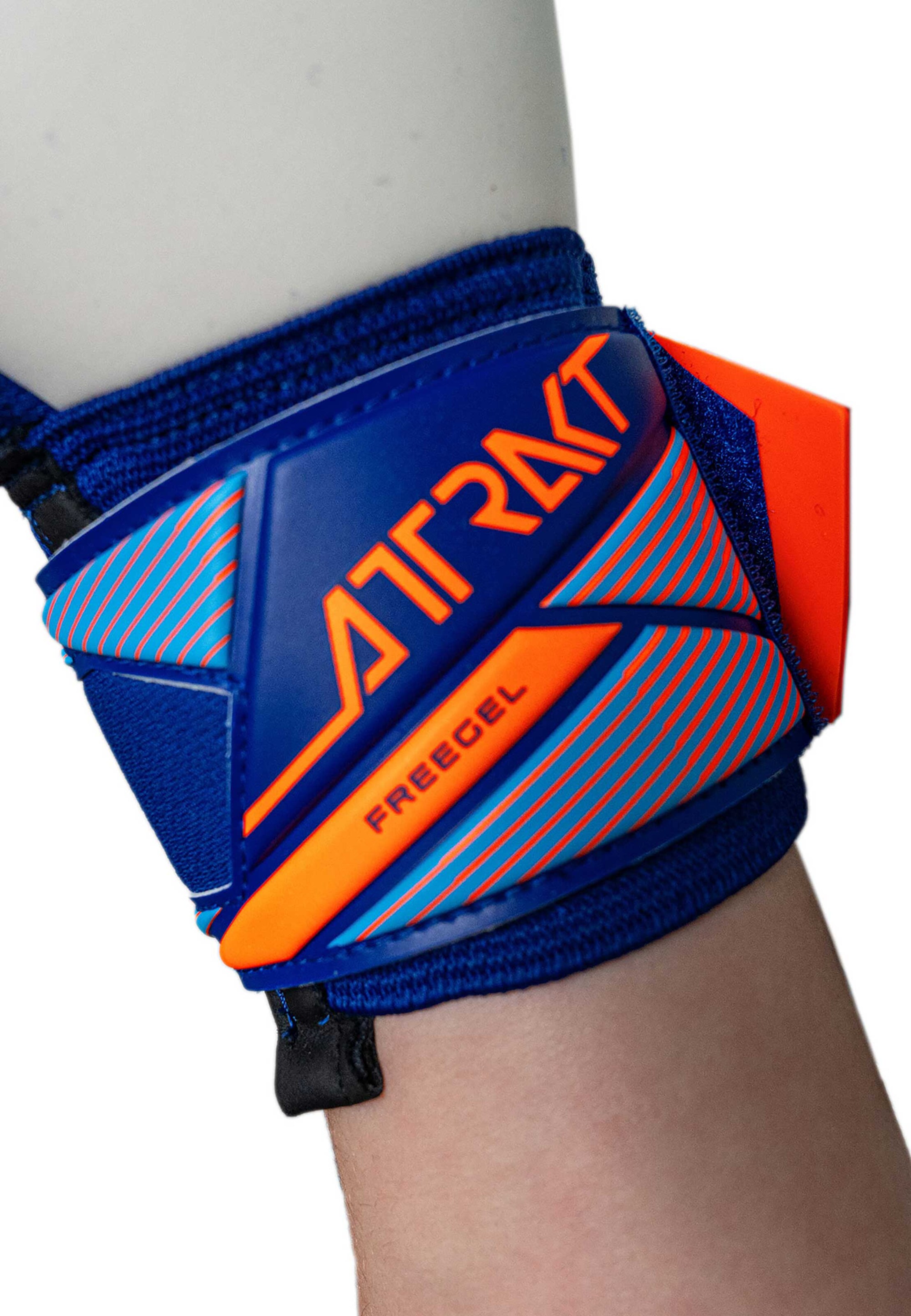 REUSCH Sports gloves 'Attrakt Freegel Advance' in Blue