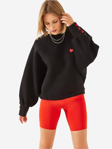 Bianco Lucci Sweatshirt in Schwarz: Vorderseite
