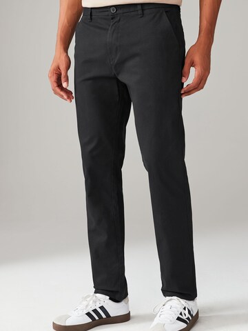 Slimfit Pantaloni chino di Next in nero