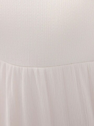 Abito estivo di Hiccup in bianco