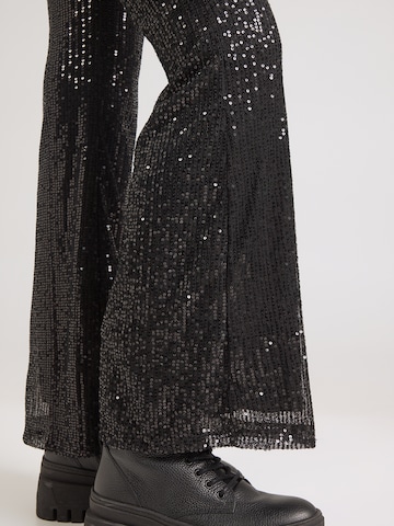 Hailys - Flared Calças em preto