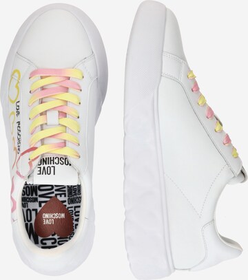 Baskets basses 'HEART LOVE' Love Moschino en blanc