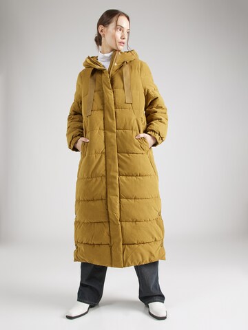 QS Winter Coat in Green: front