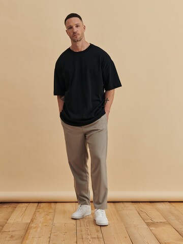 DAN FOX APPAREL Футболка 'Erik' в Черный