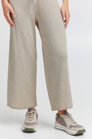 Oxmo Boot cut Pants 'Rie' in Beige: front
