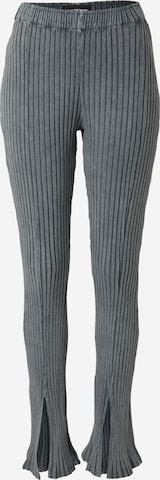 Han Kjøbenhavn Rozkloszowany krój Spodnie w kolorze szary: przód