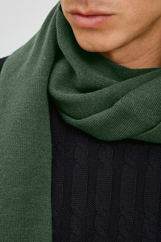 11 Project Scarf 'Fabiao' in Green
