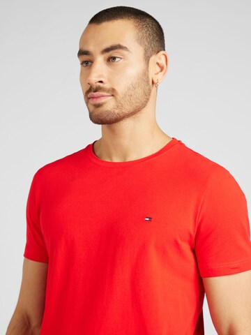 TOMMY HILFIGER Slim Fit T-Shirt in Rot